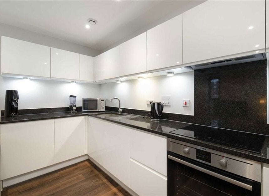 Flat Grange Road in Greater London