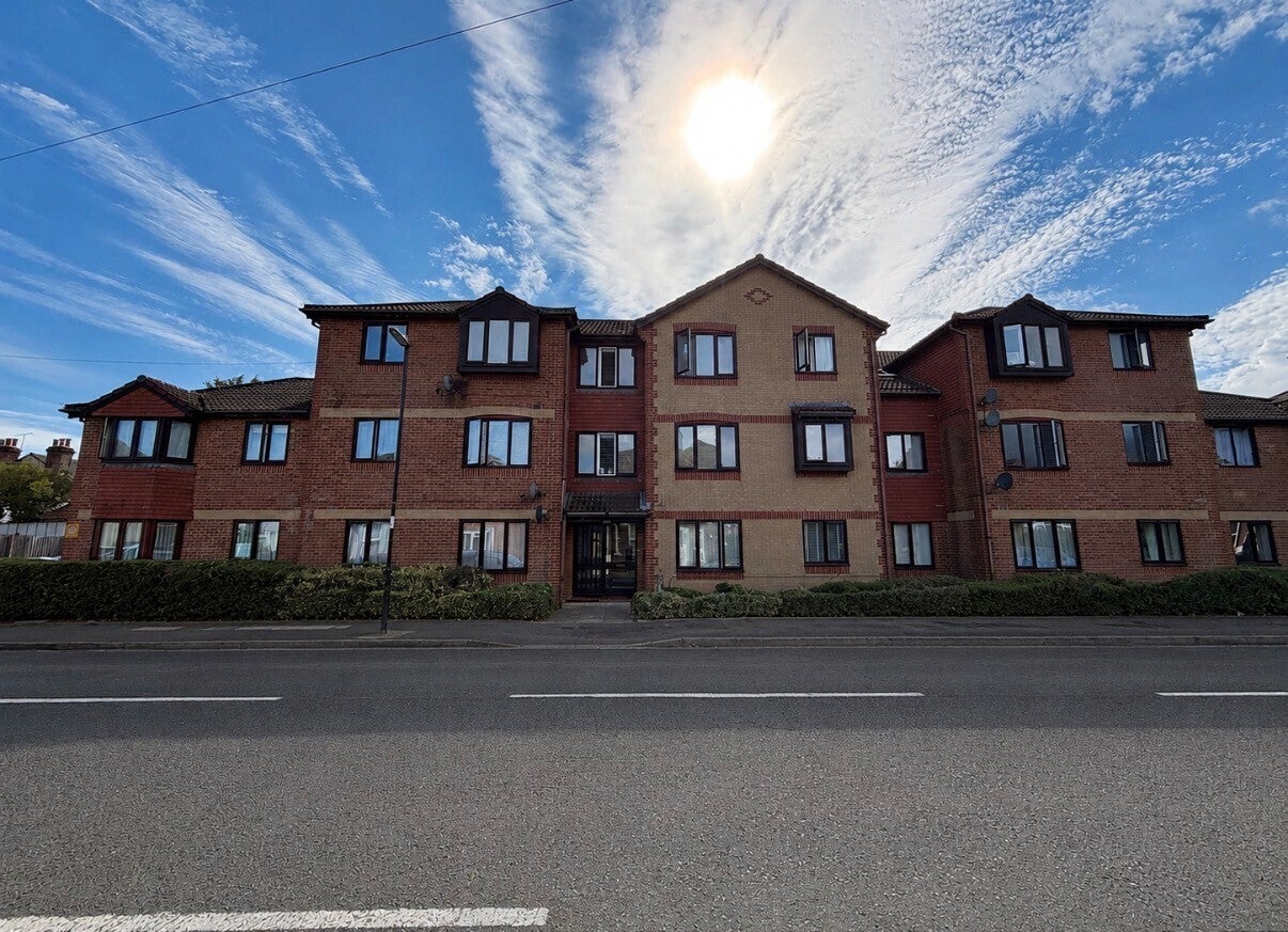Flat Whitworth Road in Southampton