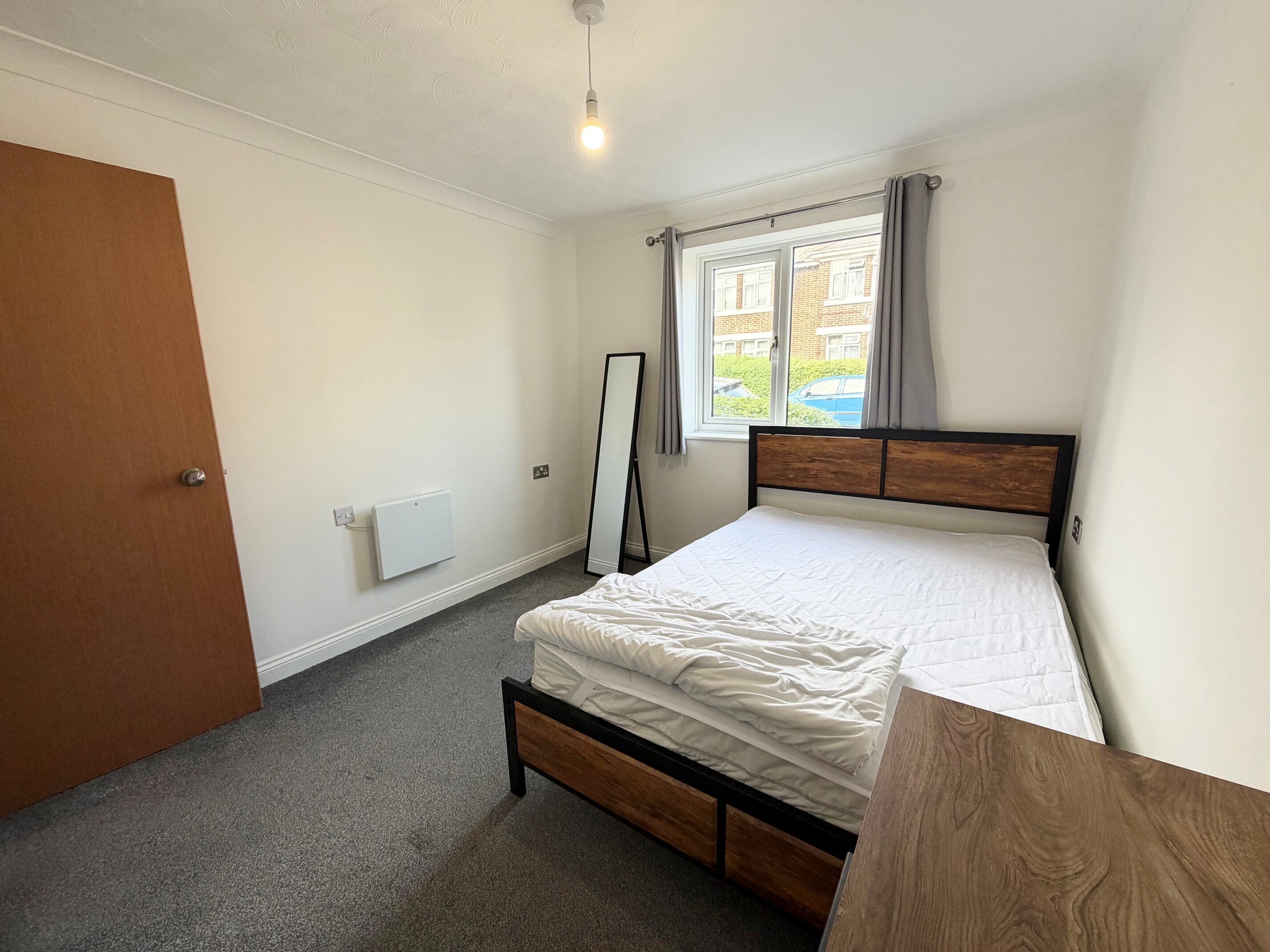 Flat Whitworth Road in Southampton