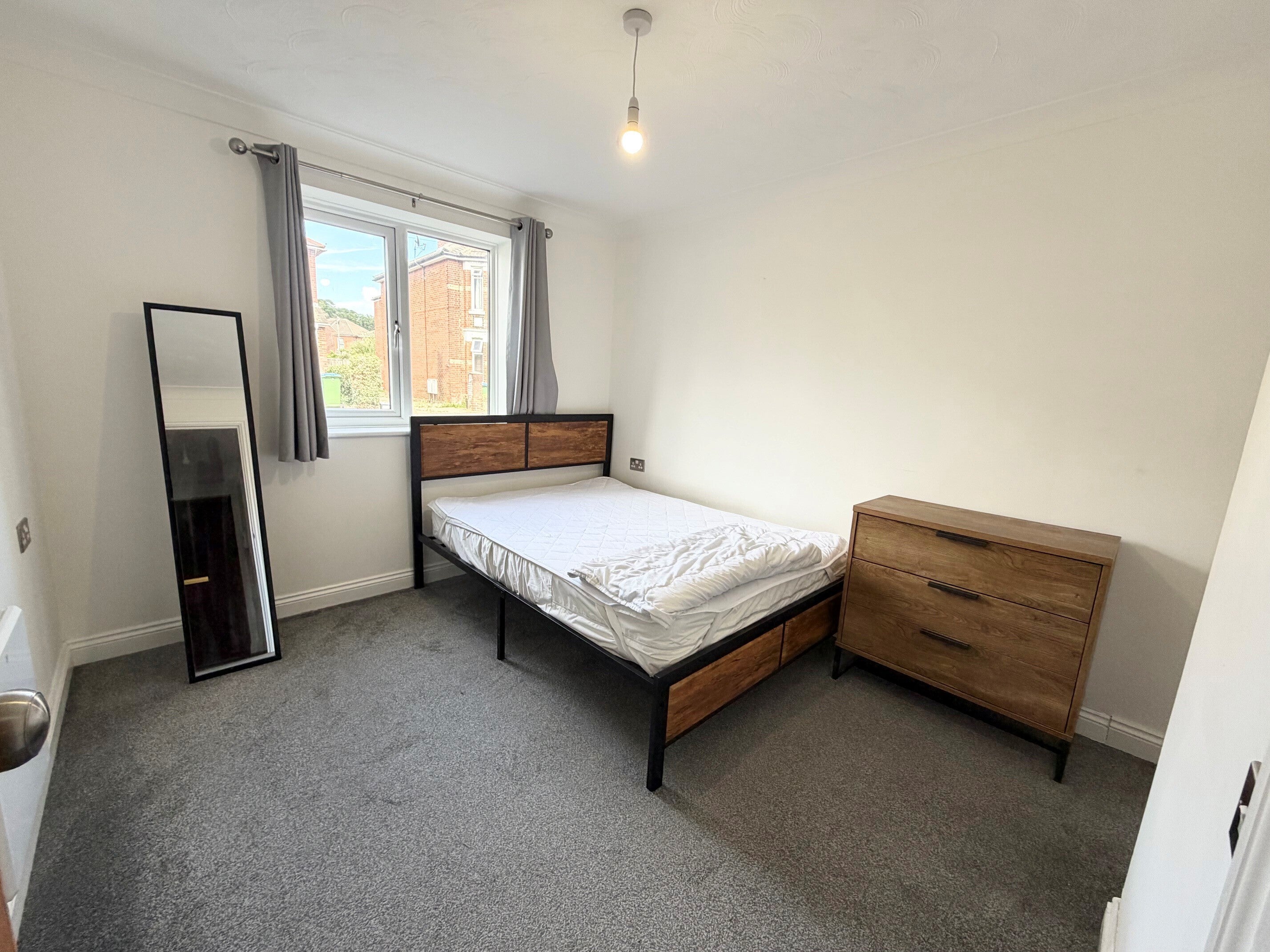 Flat Whitworth Road in Southampton