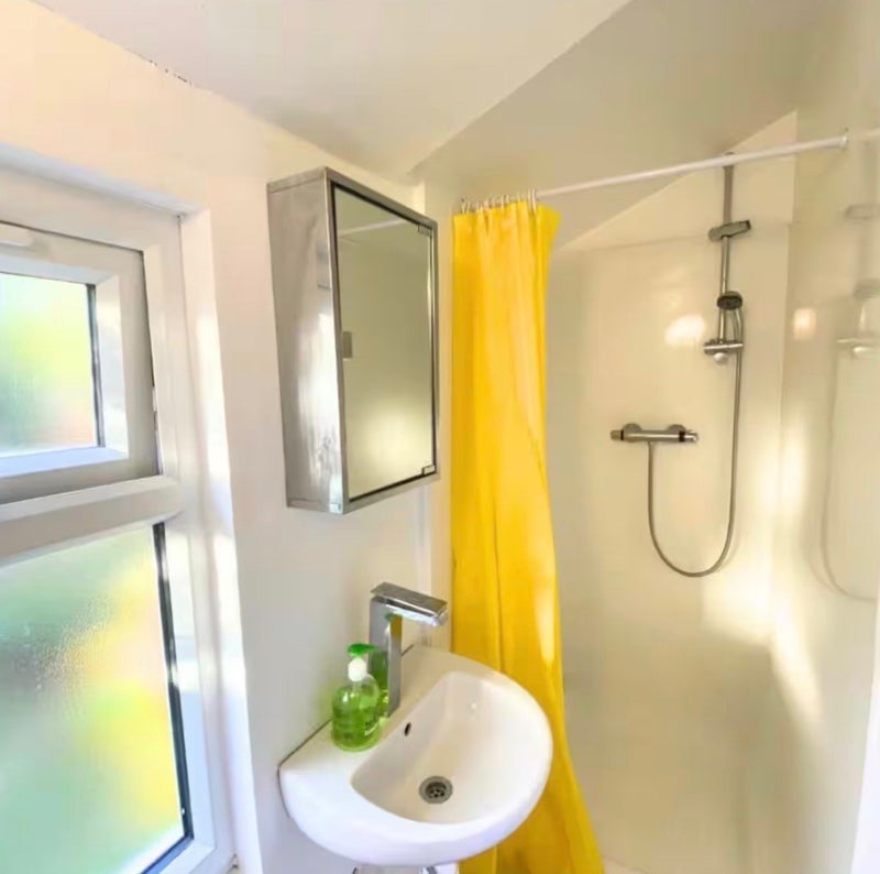 Room Harringay Road in Greater London