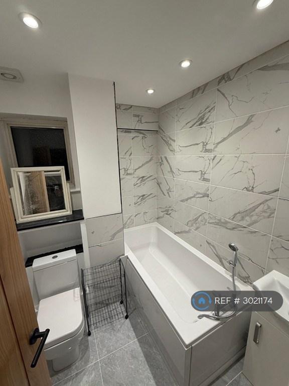 Room High Street in Dartford
