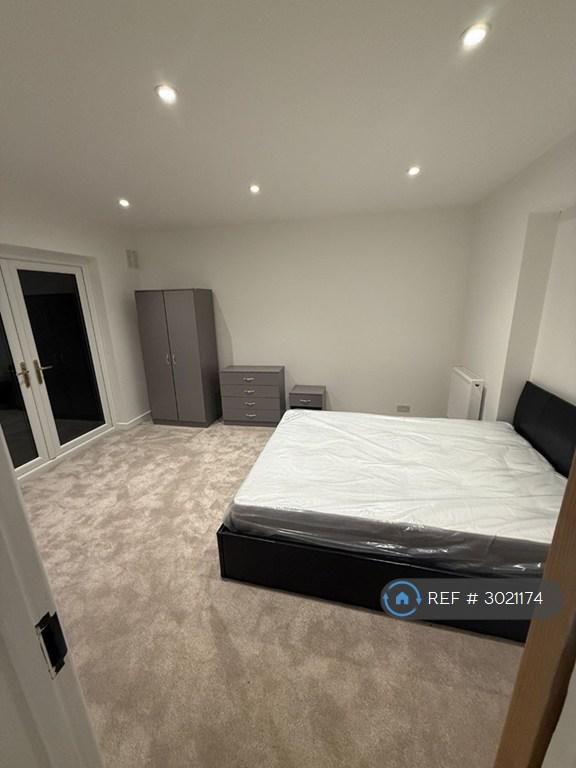 Room High Street in Dartford