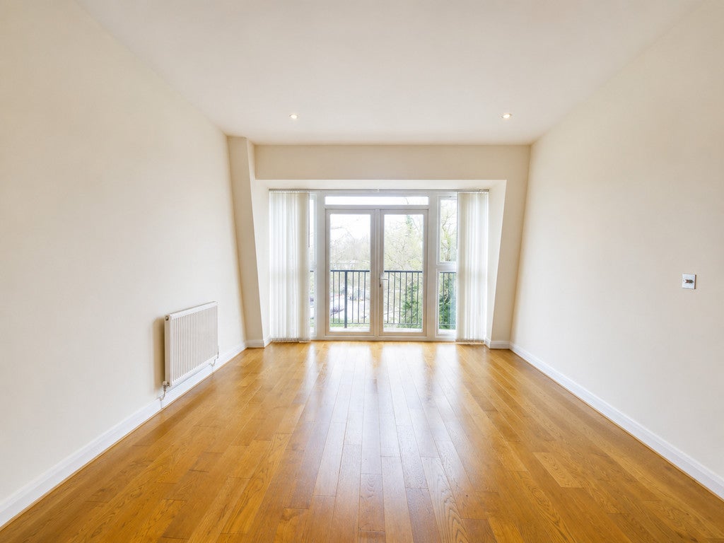 Flat Saint John's Road in Greater London