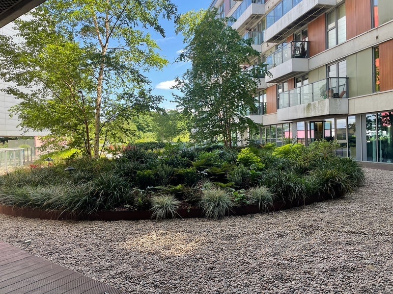 Flat Wick Lane in Greater London