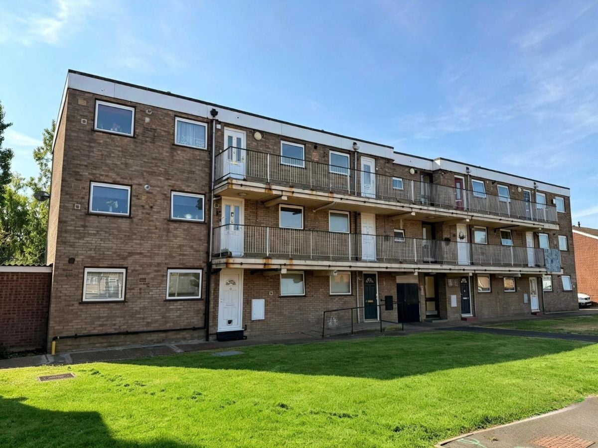 Flat Hamilton Drive in Greater London
