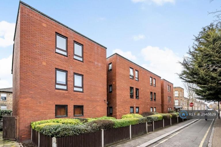 Flat Banim Street in Greater London