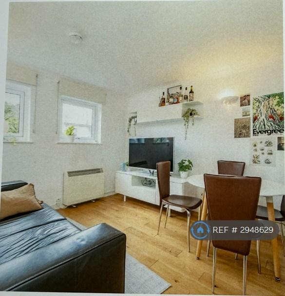 Flat Banim Street in Greater London