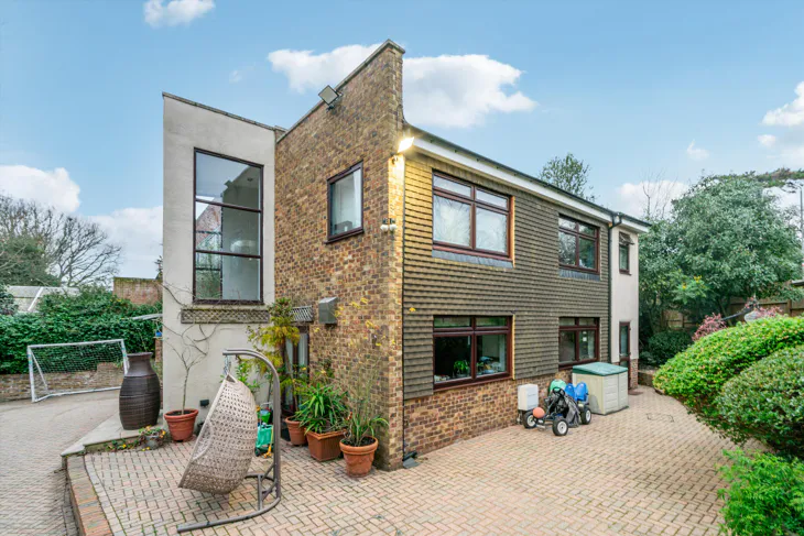 House Fitzgeorge Avenue in Greater London
