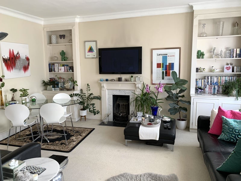 Room Earl's Court Road in Greater London