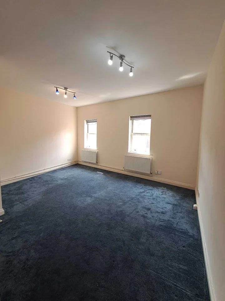 Flat Haydon Place in Guildford
