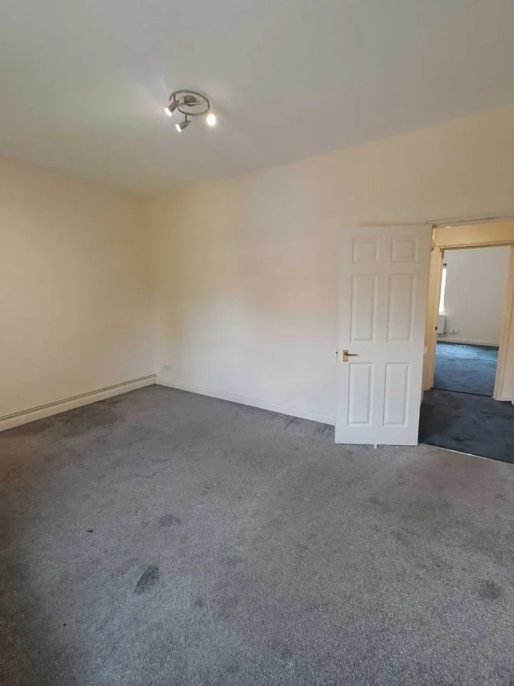 Flat Haydon Place in Guildford