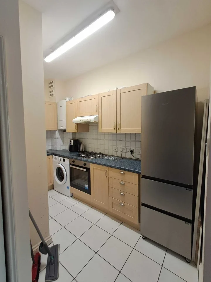 Flat Haydon Place in Guildford