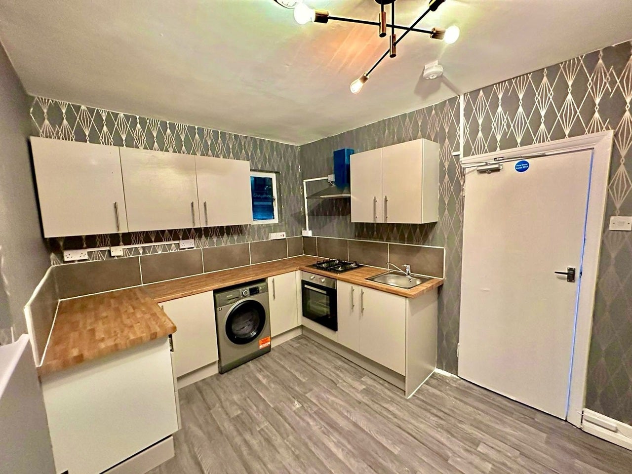 Room Kenton Park Parade in Greater London