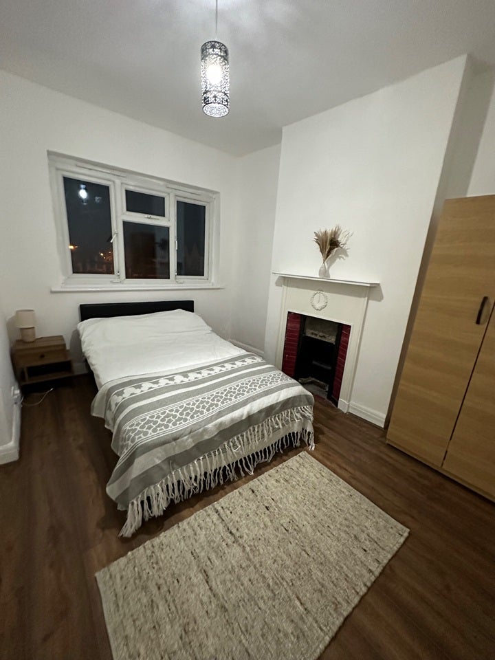 Room Kenton Park Parade in Greater London