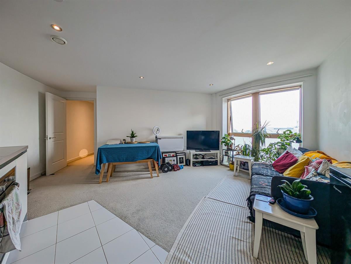 Flat Durnsford Road in Greater London