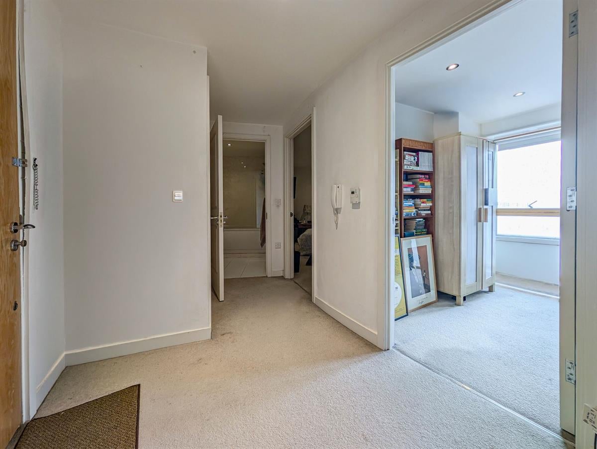 Flat Durnsford Road in Greater London