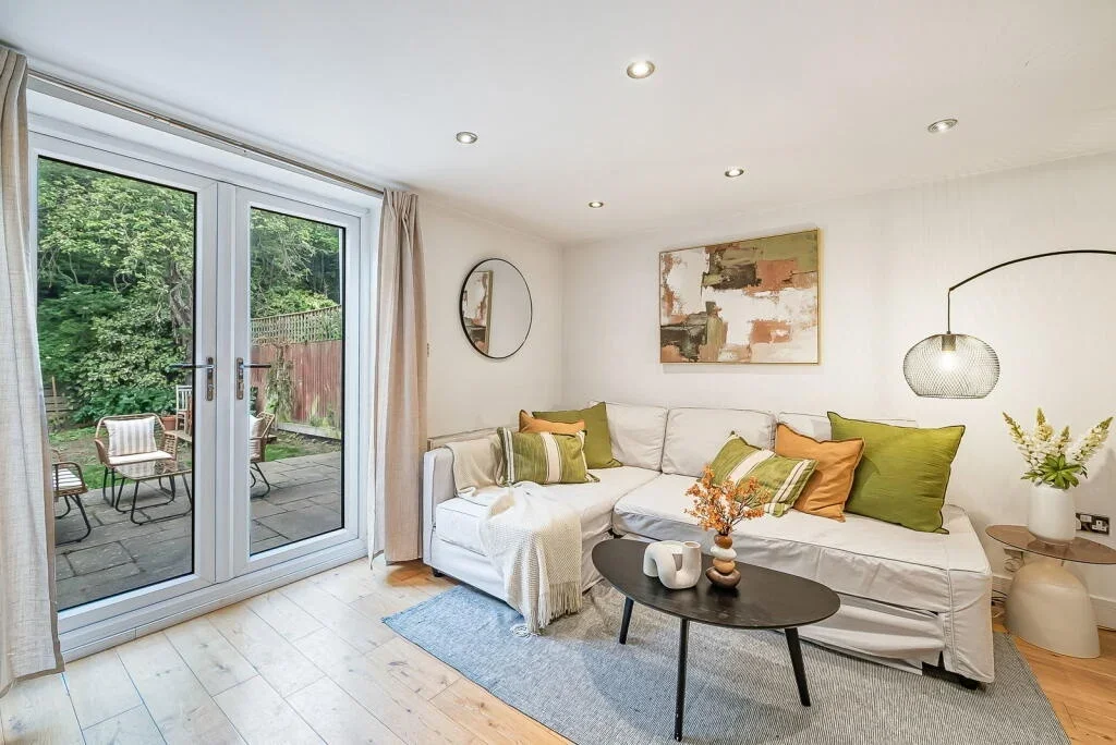 House Kimberley Avenue in Greater London