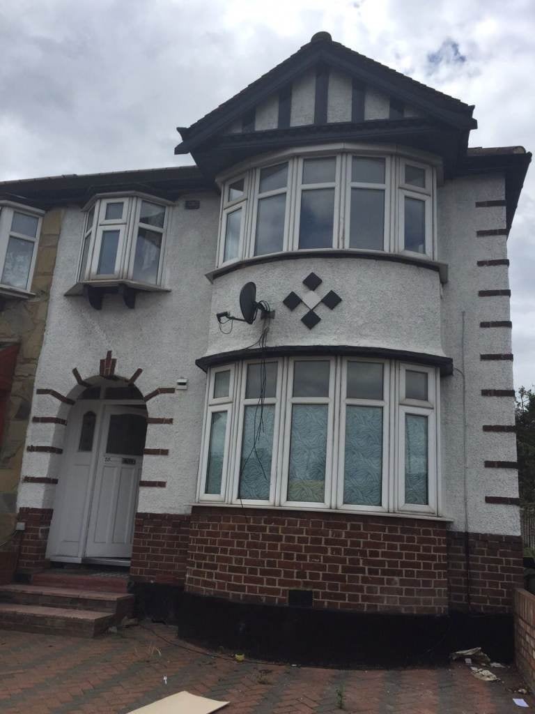 Flat Park Avenue in Greater London