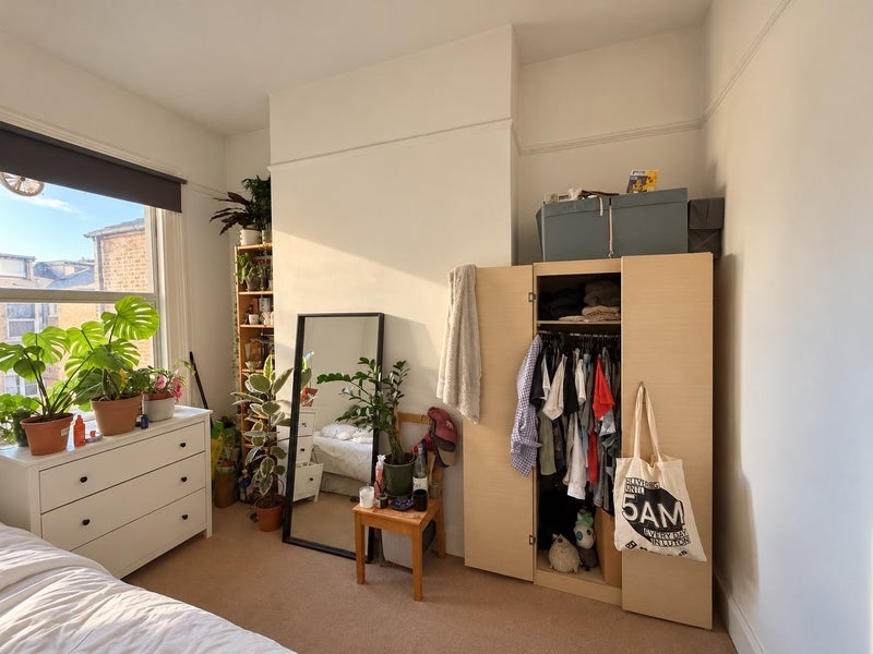 Room Solon Road in Greater London