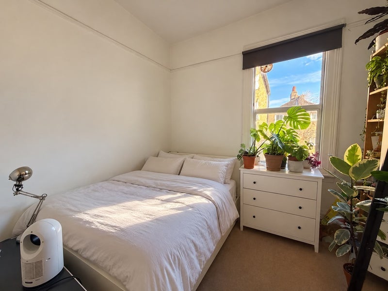 Room Solon Road in Greater London