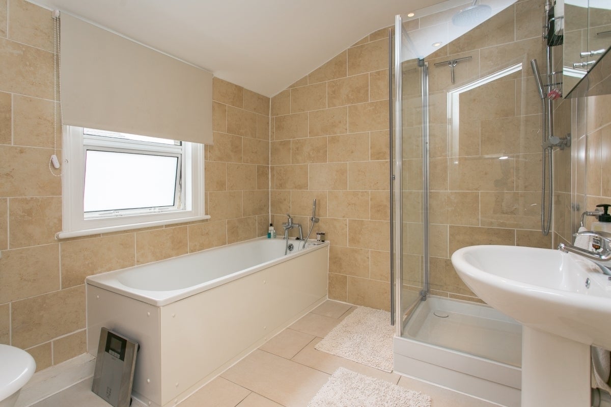 Flat Sistova Road in Greater London
