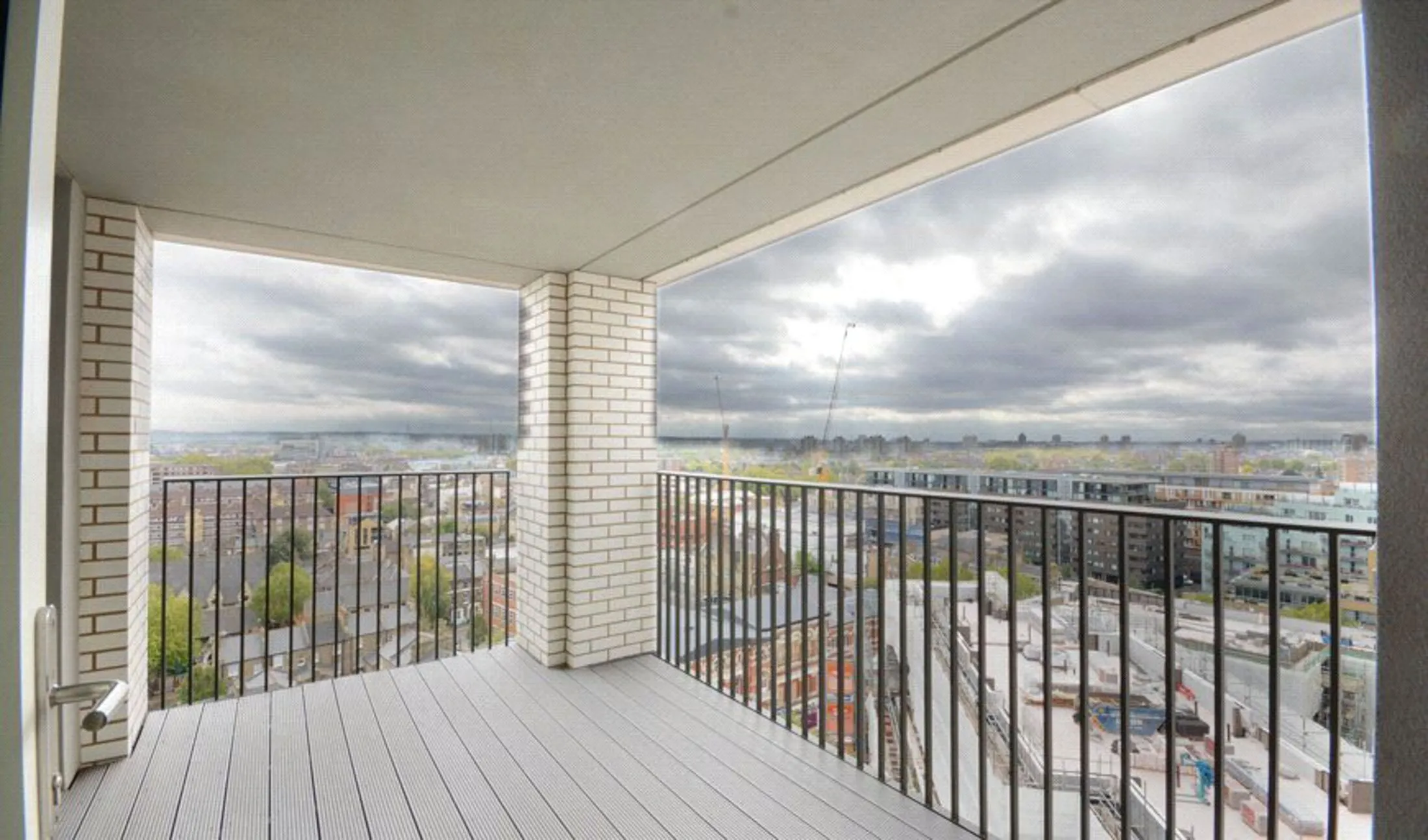 Flat Sayer Street in Greater London