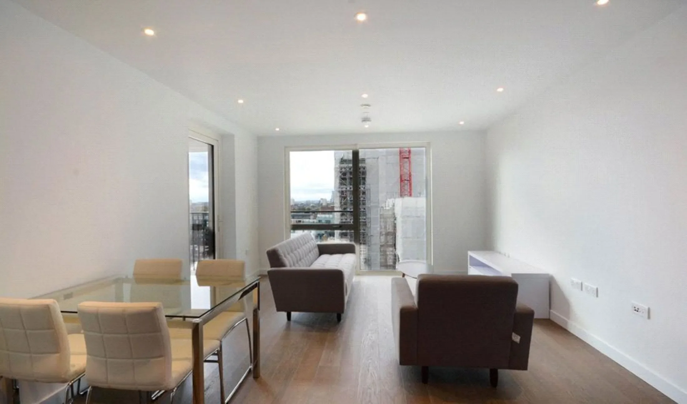 Flat Sayer Street in Greater London