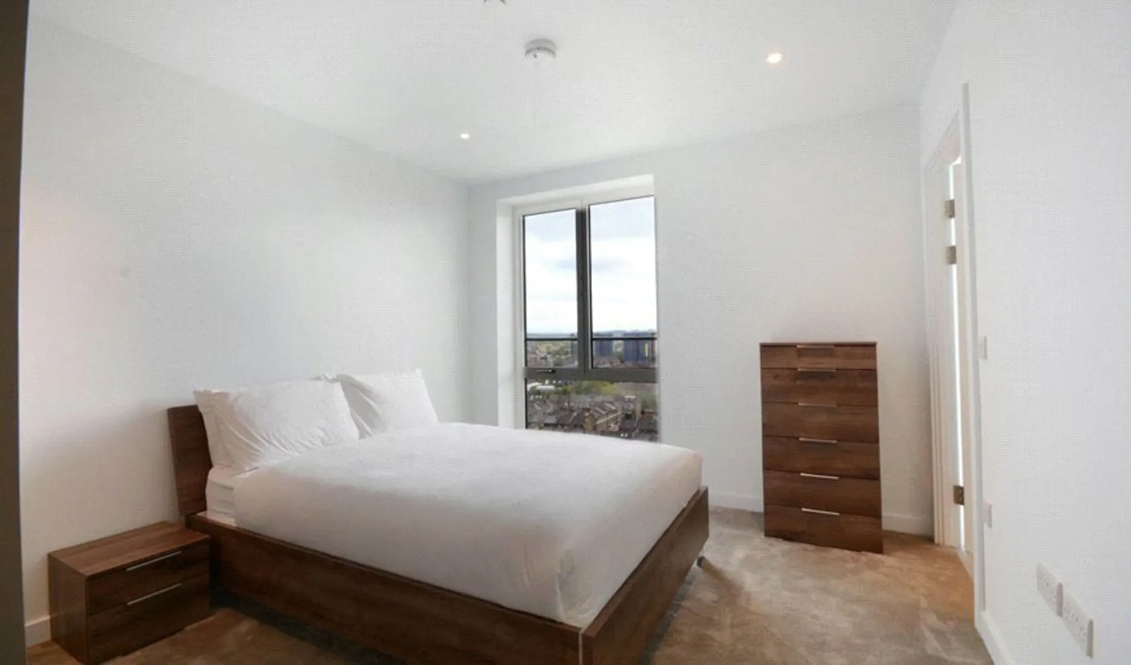 Flat Sayer Street in Greater London