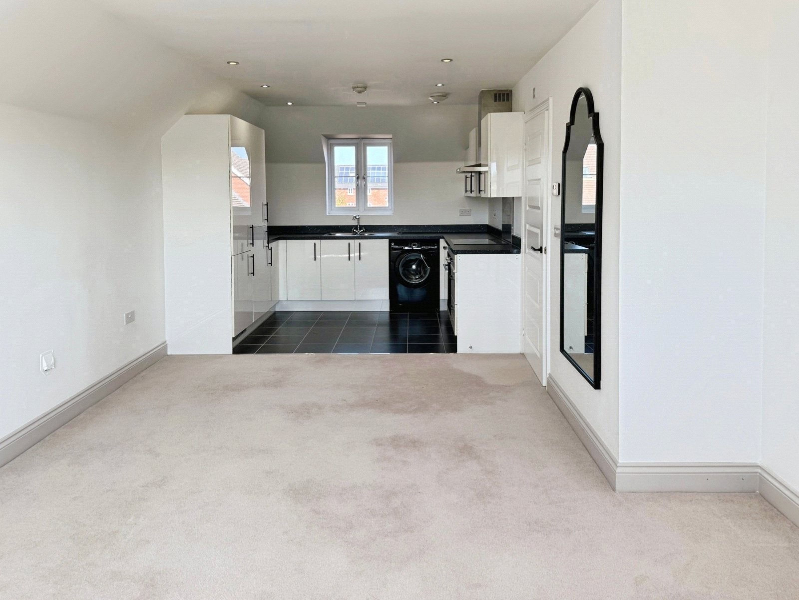 Flat Jasmine Square in Woodley
