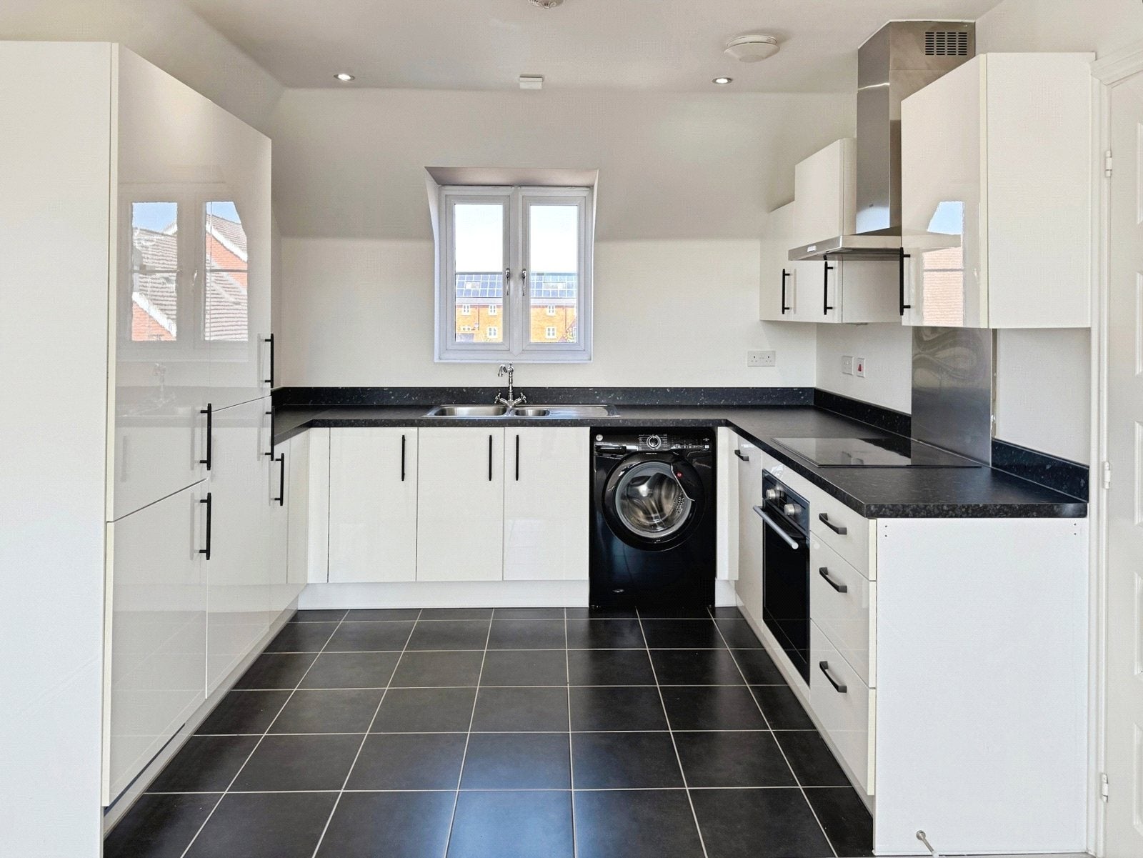 Flat Jasmine Square in Woodley