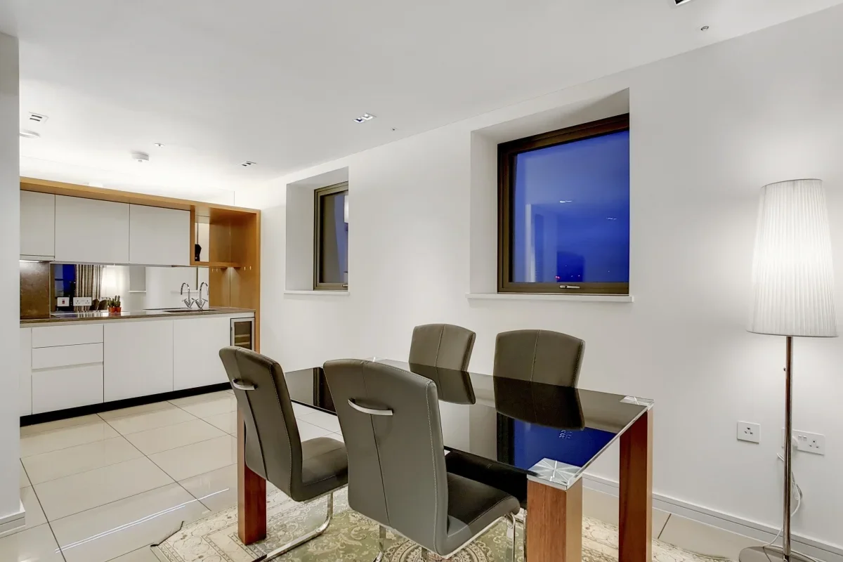Flat Regent's Place Plaza in Greater London