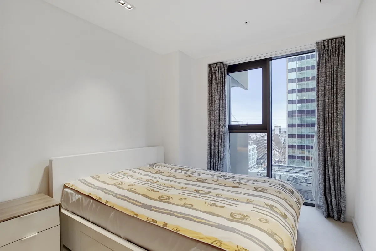 Flat Regent's Place Plaza in Greater London