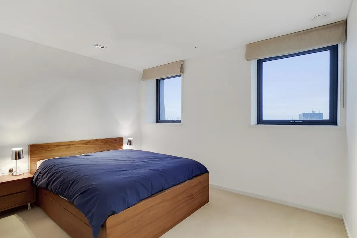 Flat Regent's Place Plaza in Greater London