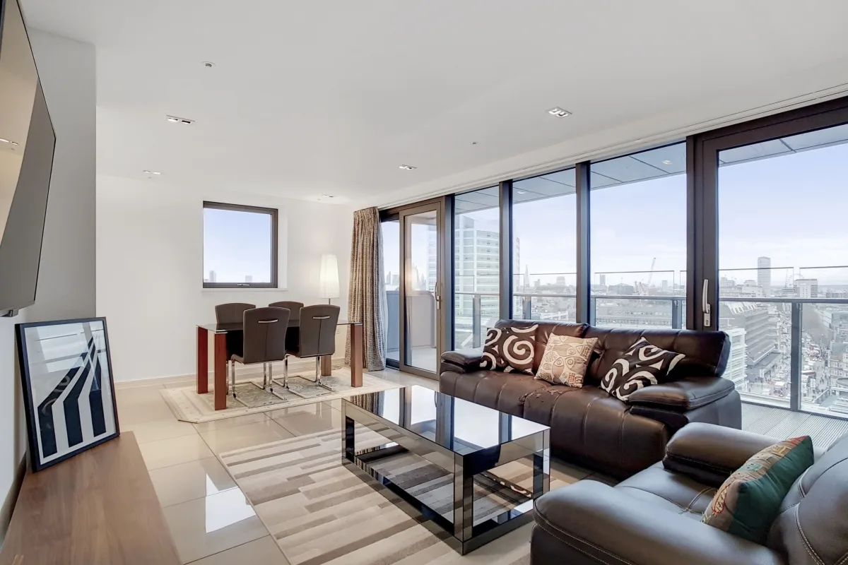 Flat Regent's Place Plaza in Greater London