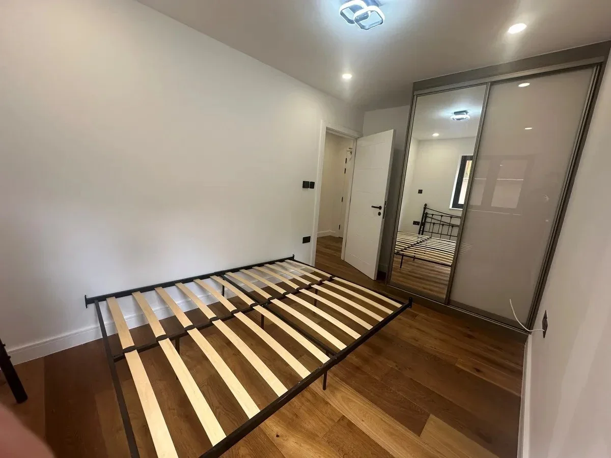 Flat Riddlesdown Road in Greater London
