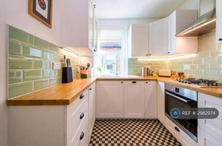 Flat Dames Road in Greater London