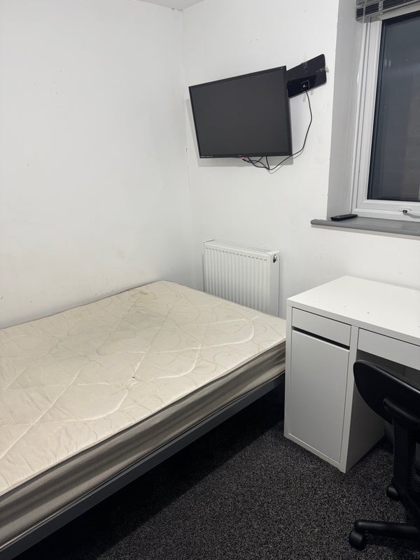 Room Teignmouth Road in Birmingham