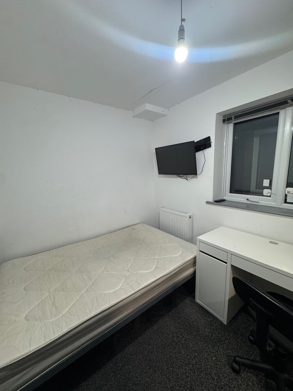Room Teignmouth Road in Birmingham