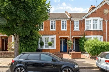 Flat Swaby Road in Greater London