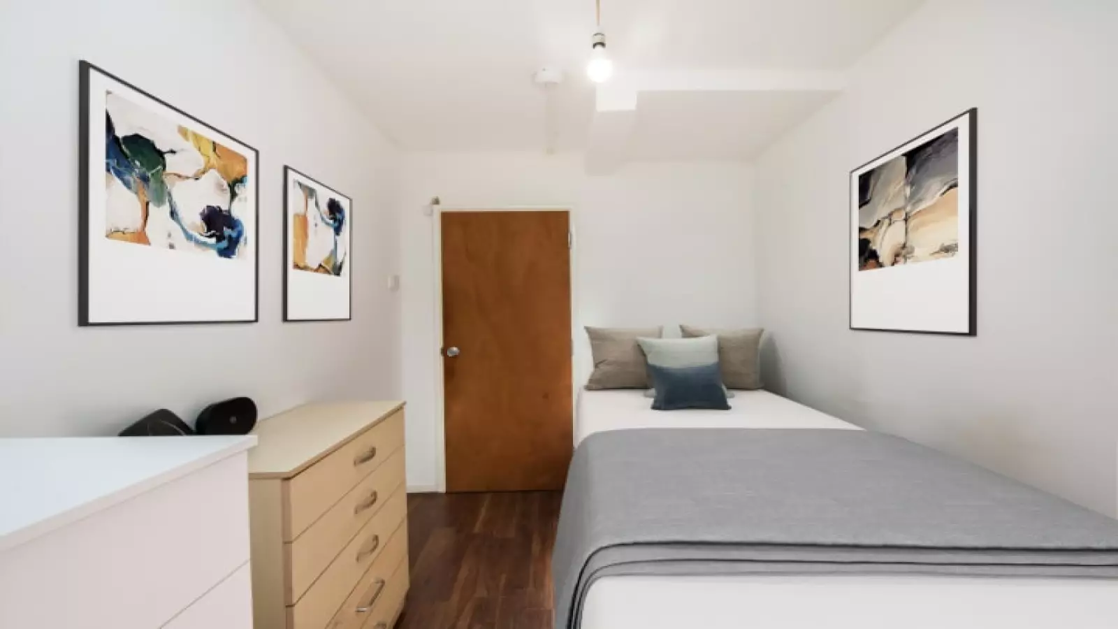 Flat Stewarts Road in Greater London