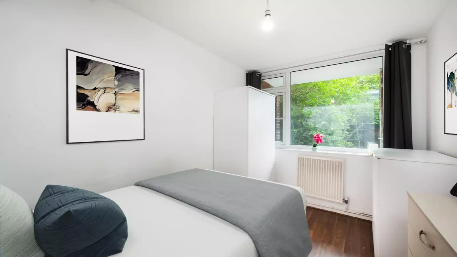 Flat Stewarts Road in Greater London