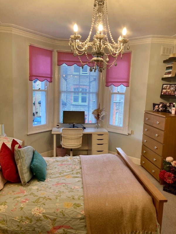 Flat Cato Road in Greater London