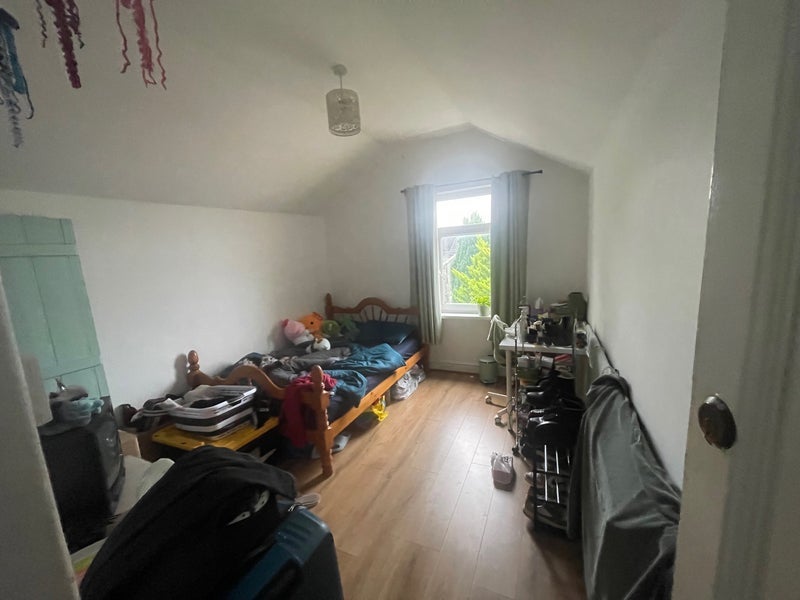 Room Pentyrch Street in Cardiff