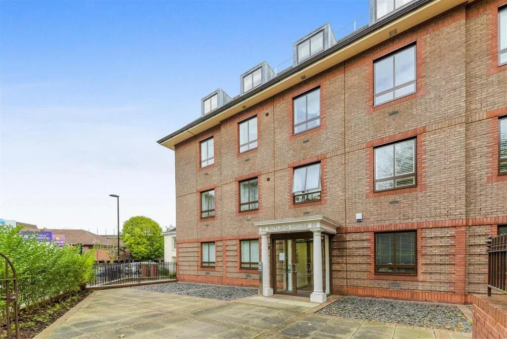 Flat Ashley Avenue in Epsom and Ewell