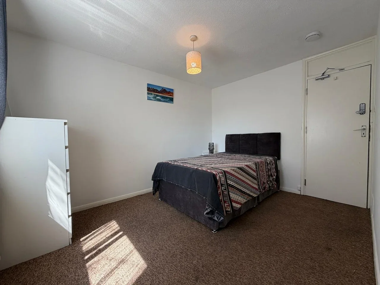 Room Ravensfield in Basildon