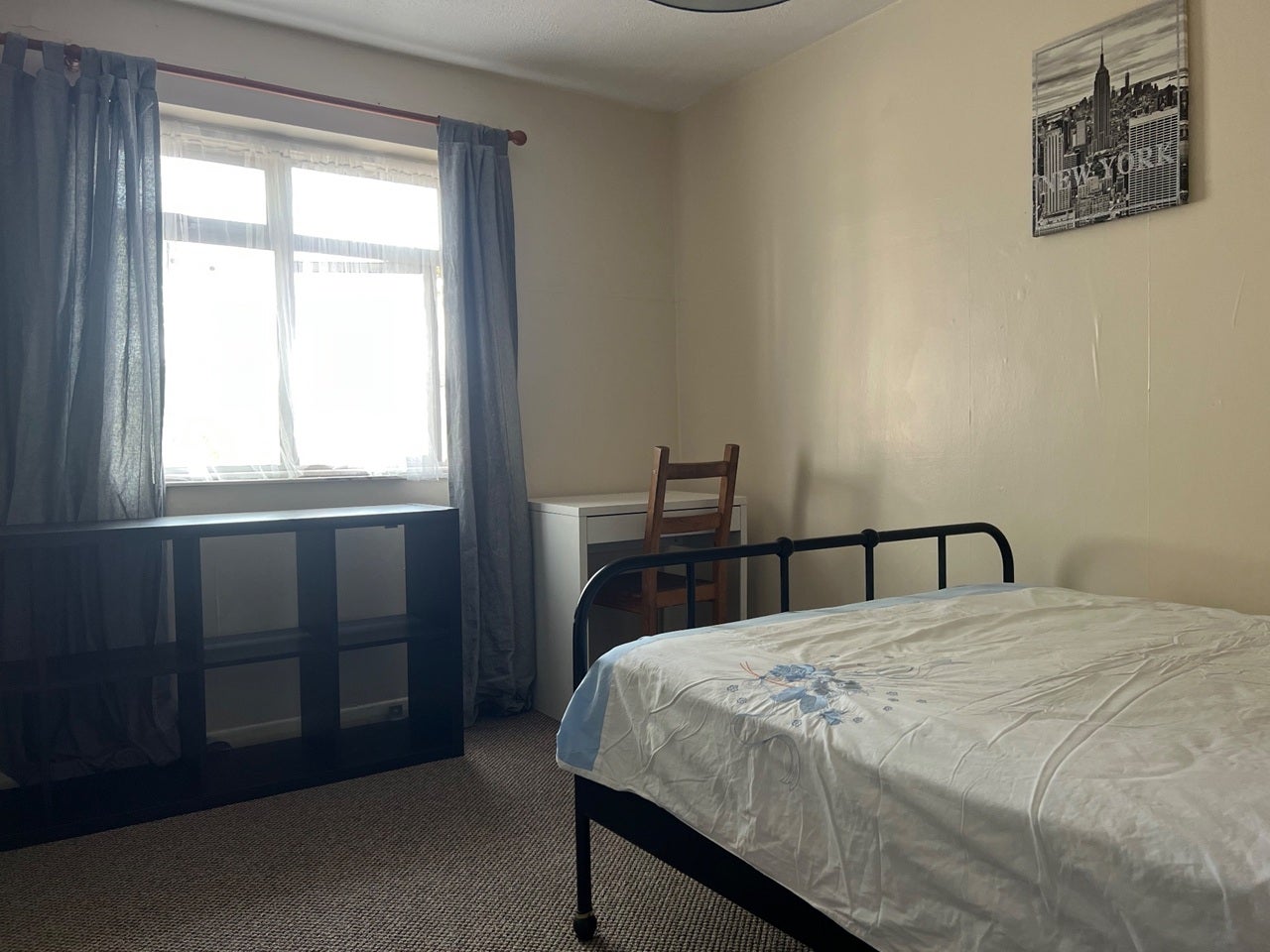 Room Ravensfield in Basildon