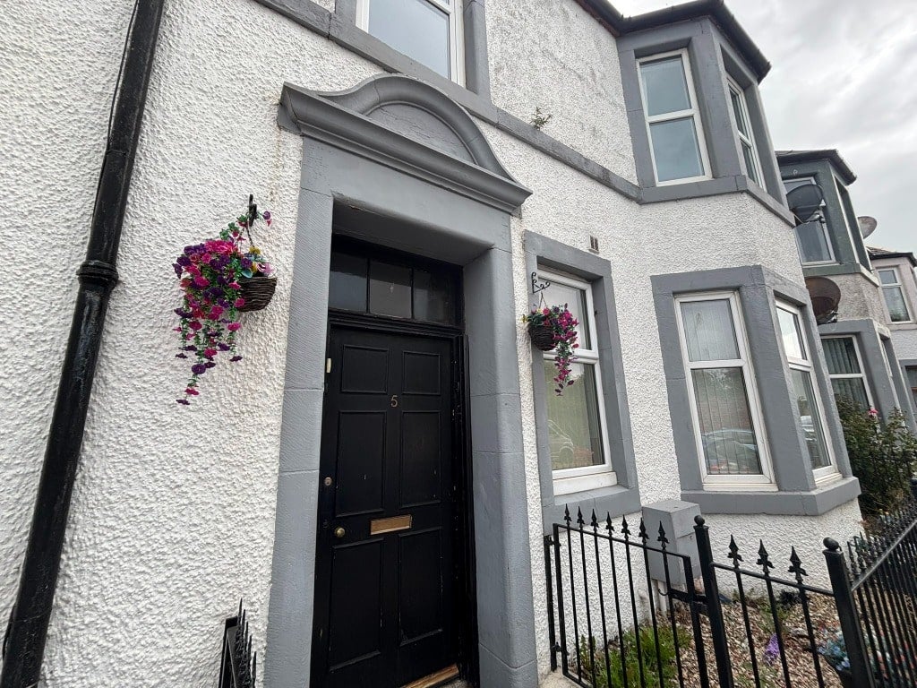 Flat McCall's Avenue in Ayr