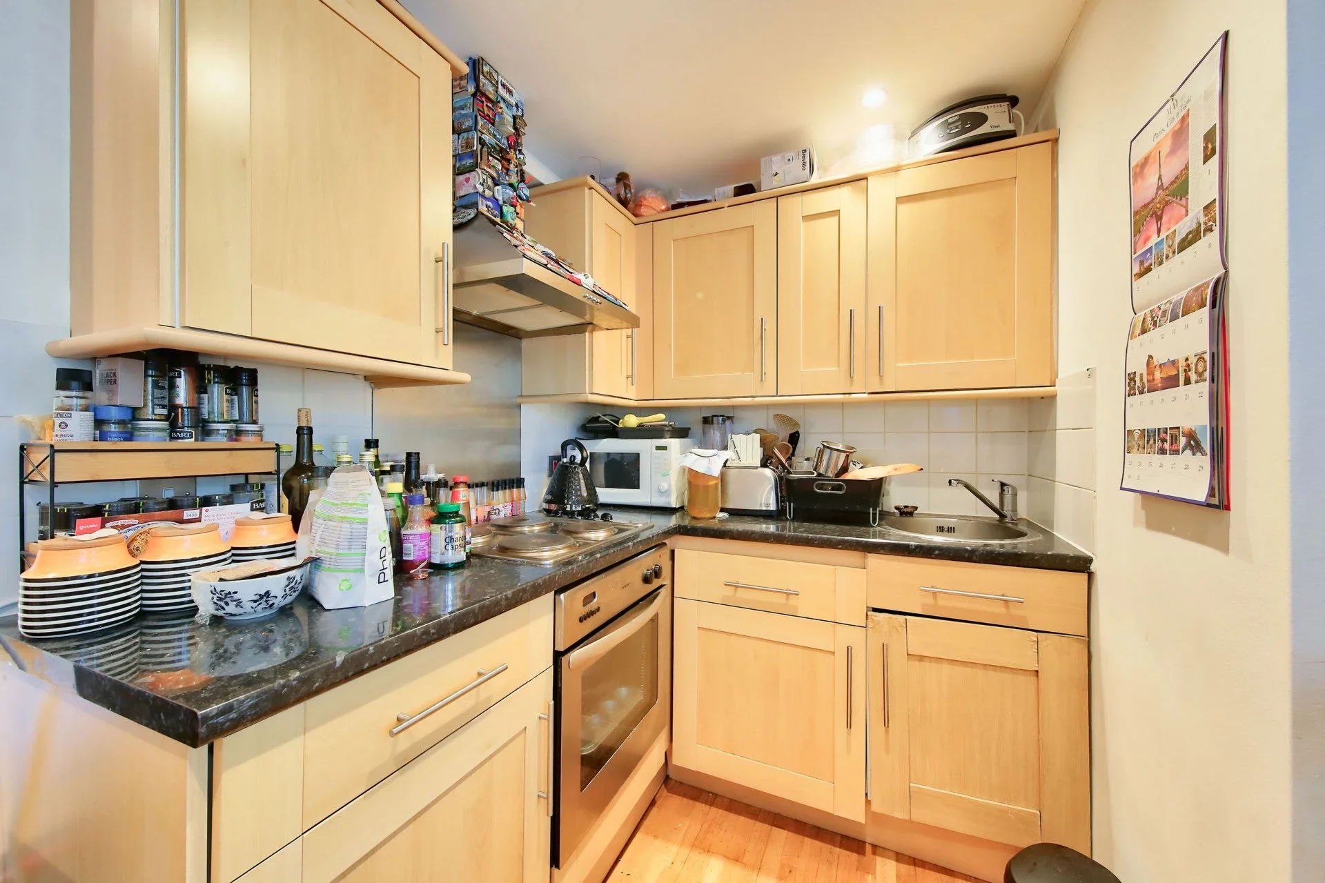 Flat Lebanon Gardens in Greater London