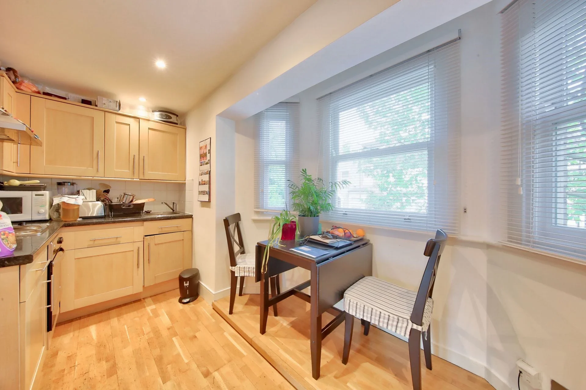 Flat Lebanon Gardens in Greater London